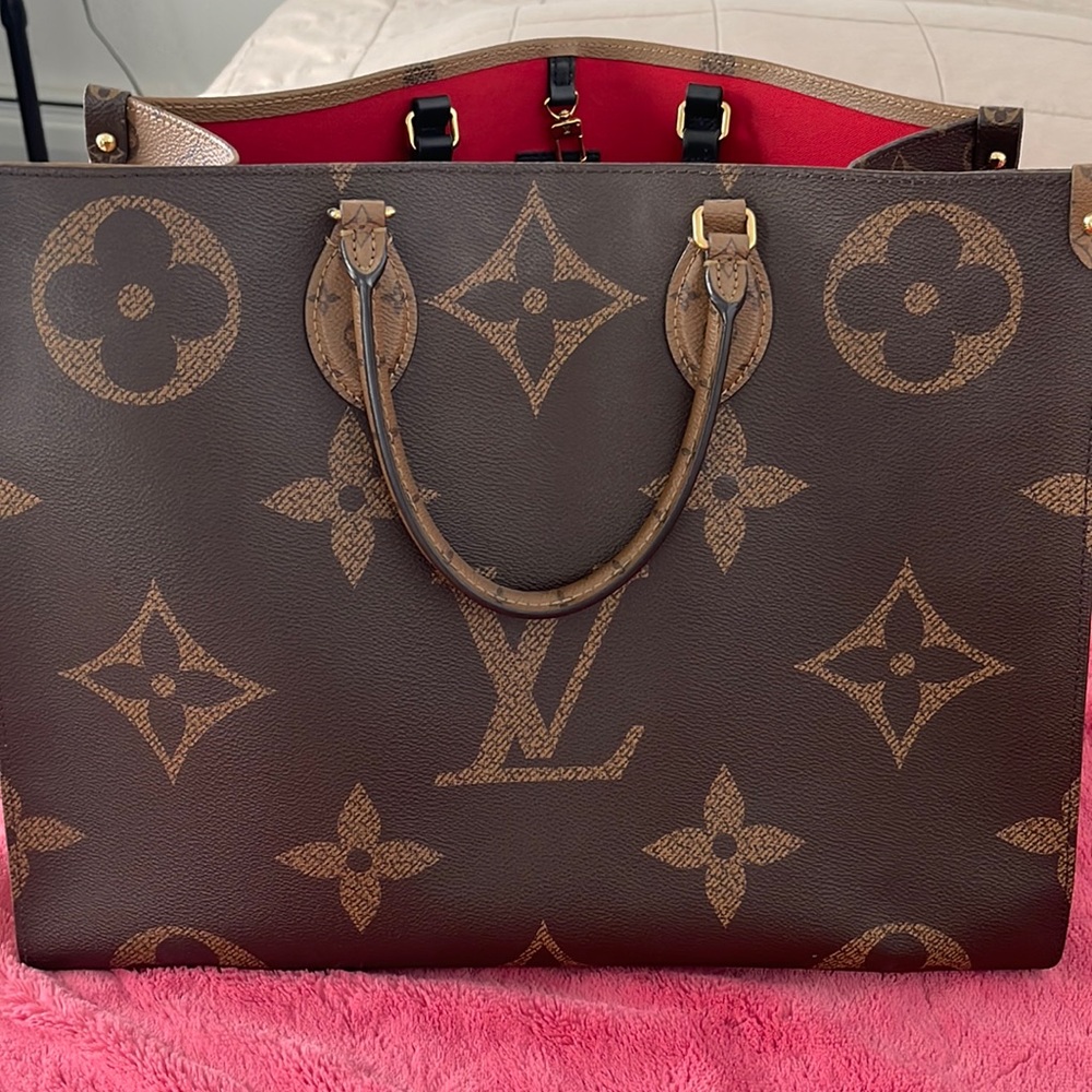 Beautiful Louis Vuitton, gently used large purse